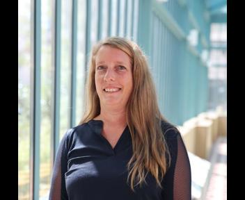 Marie, Assistante des Unités de recherche à l'Institut Pasteur