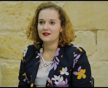 Marine chargée d'accompagnement à la vie sociale et culturelle