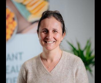 Ellen, Responsable R&D tuiles et crackers chez Europe Snacks