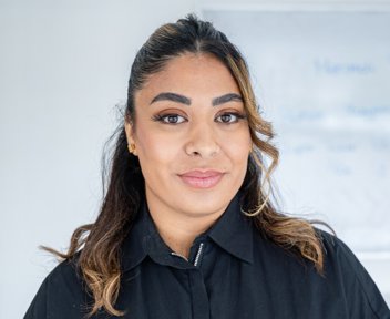Hassna, Responsable service recrutement
