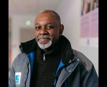 Alain, Préparateur de commandes et Magasinier