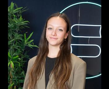 Emilie, Chargé de compte professeur