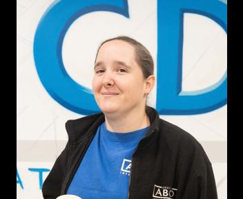 Zélie, Préparatrice de commandes chez ABCD Inernational
