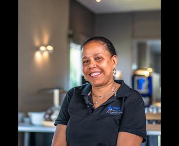 Dina, Gouvernante chez Concept INH