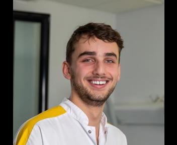 Noah, Infirmier de nuit en soins médicaux et de réadaptation