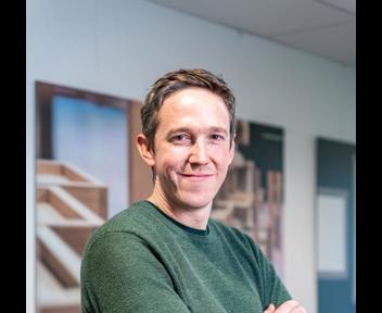 Tristan, Ebéniste chez Lindera