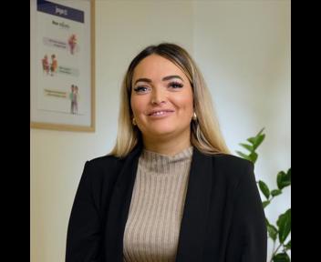 Sabrina, Directrice d'agence chez JOYA