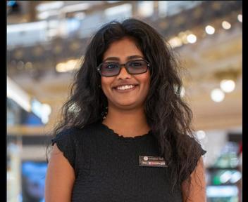 Stepy, Sales Associate chez Sunglass Hut Haussman Coupole