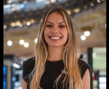 Jessica, Store Manager chez Sunglass Hut Haussmann Coupole