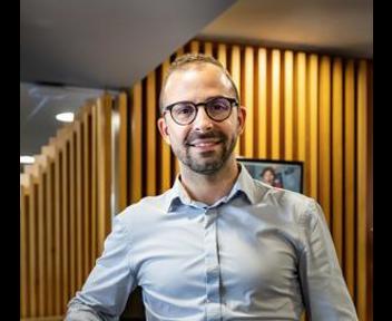 Johann, Directeur d'Agence
