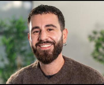 Kenan, Chargé de relations entreprise