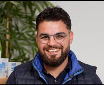 Dylan Launay, Magasinier vendeur