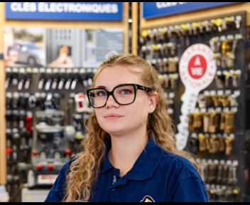 Laura, Vendeuse Technicienne Multiservices