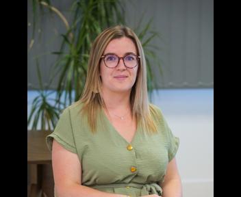 Sheelan, Chargée de Clientèle Chez Indépendance Royale