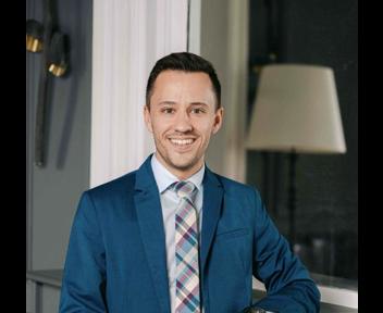 Edouard, Directeur de la maîtrise d'oeuvre nationale