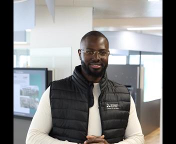 Hinti, Technicien Hotline chez Mitsubishi Electric