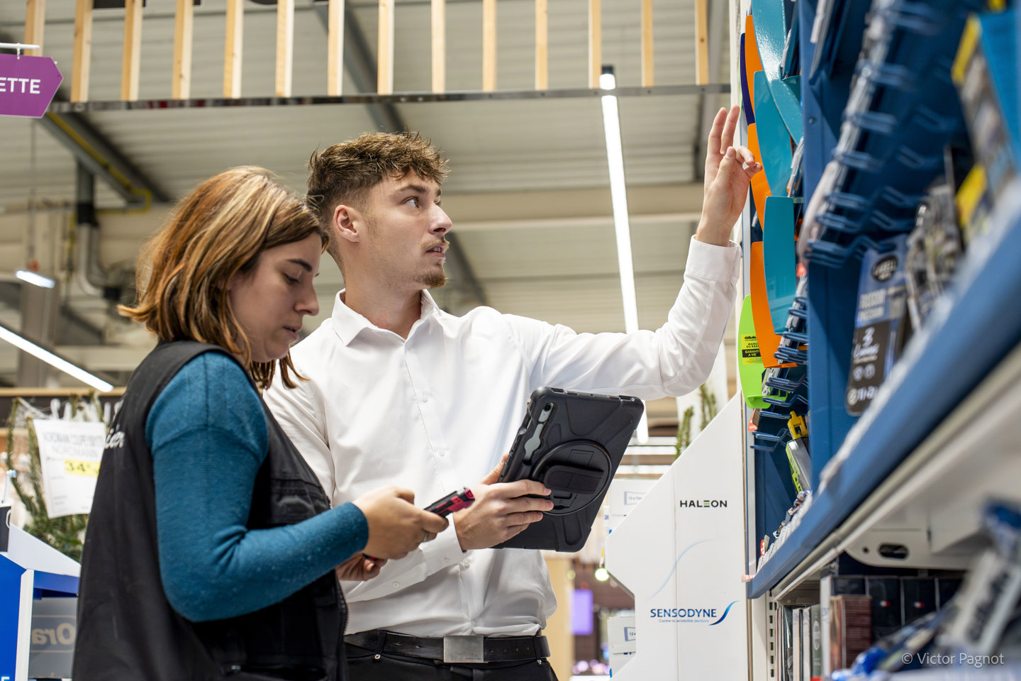 Sarawak Paris emploi