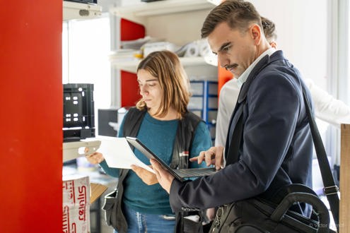 Sarawak Paris carrière