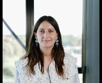 Elodie, Chargée d'Opérations Réhabilitations chez Aiguillon Construction