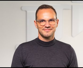 Brian, Directeur Régional 