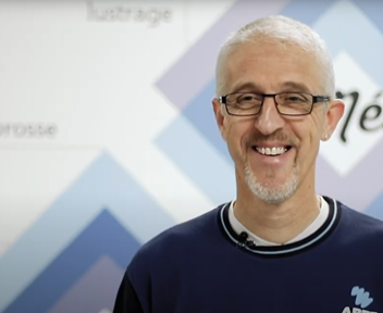 Christophe, agent polyvalent - laveur de vitres
