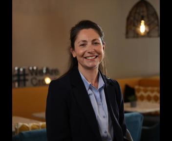 Caroline, Commissaire aux comptes