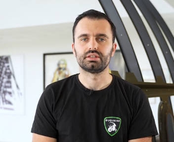 Kevin, opérateur de production