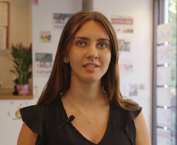 Lilou, intervenante à domicile