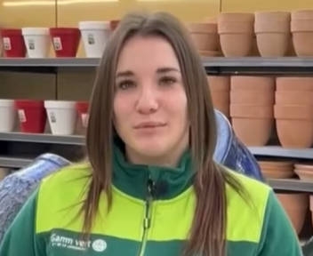 Tess, Alternante Conseillère Vendeuse