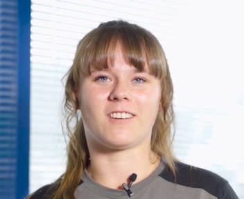 Lénora, Apprentie Conseiller Services