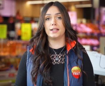 Laura, Responsable de Caisse