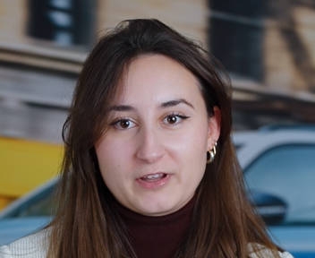Maelle, chargée de communication chez Groupe Dallard