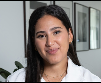 Majda Boumadiane, Responsable d'Affaires