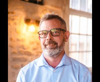 Mickael, Responsable de salle chez Groupe Logis Hôtel