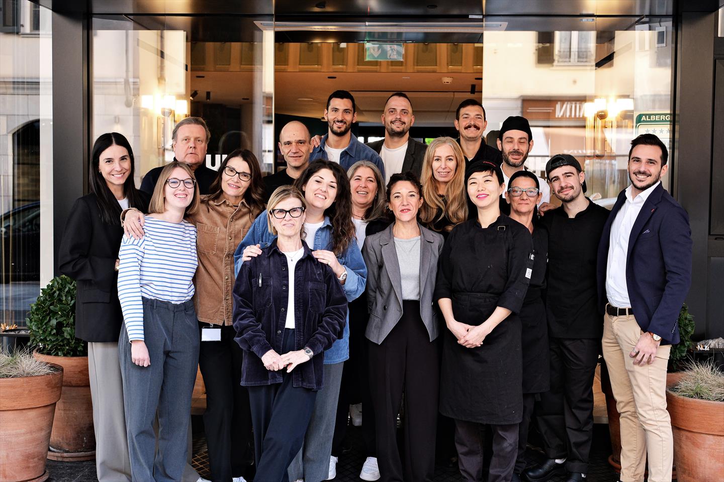 HIVELY HOSPITALITY emploi