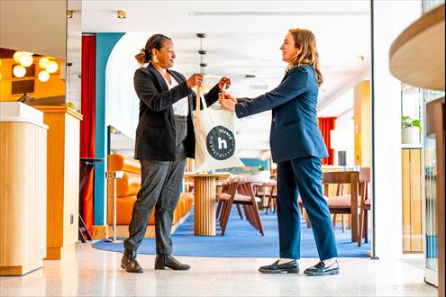 HIVELY HOSPITALITY emploi
