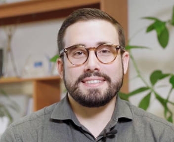 Mickaël, directeur adjoint service à la patientèle chez HOPPEN