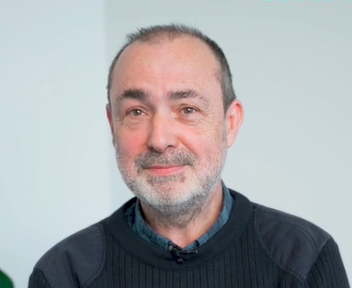 Laurent, responsable de l'équipe édition approvisionnement et distribution chez Kerhis