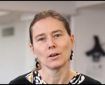 Emmanuelle, Ingénieure spécialisée en rayonnements électromagnétiques