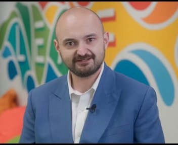 Pierre, Directeur Général 