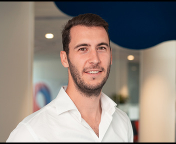 Loris, Chef des ventes