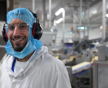 Lustucru Premium Groupe - Il y a du sourire dans la boîte