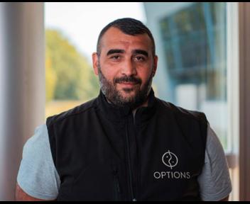 Johnny, Responsable bureau de livraison