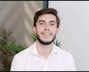 Hugo, Business Manager