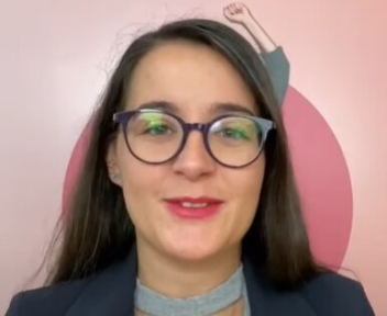Découvrez le parcours inspirant de Victoria, hôtesse d'accueil au sein du Groupe Penelope !