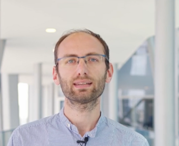 Jon Schuhmacher, Concepteur développeur