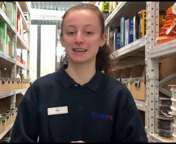Elise partage son expérience en alternance chez Screwfix !