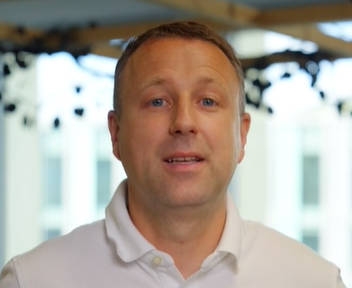 Romain, responsable de programmes