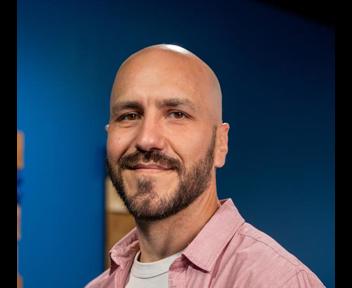 Julien, Approvisionneur