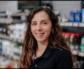 Manon, Conseillère vendeuse